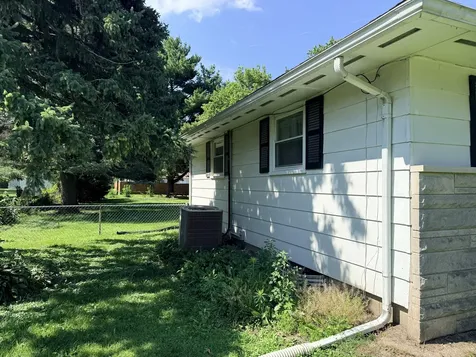 879 East Honeywell Avenue Hoopeston IL 60942