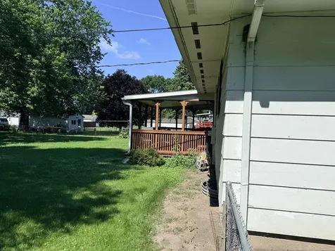879 East Honeywell Avenue Hoopeston IL 60942