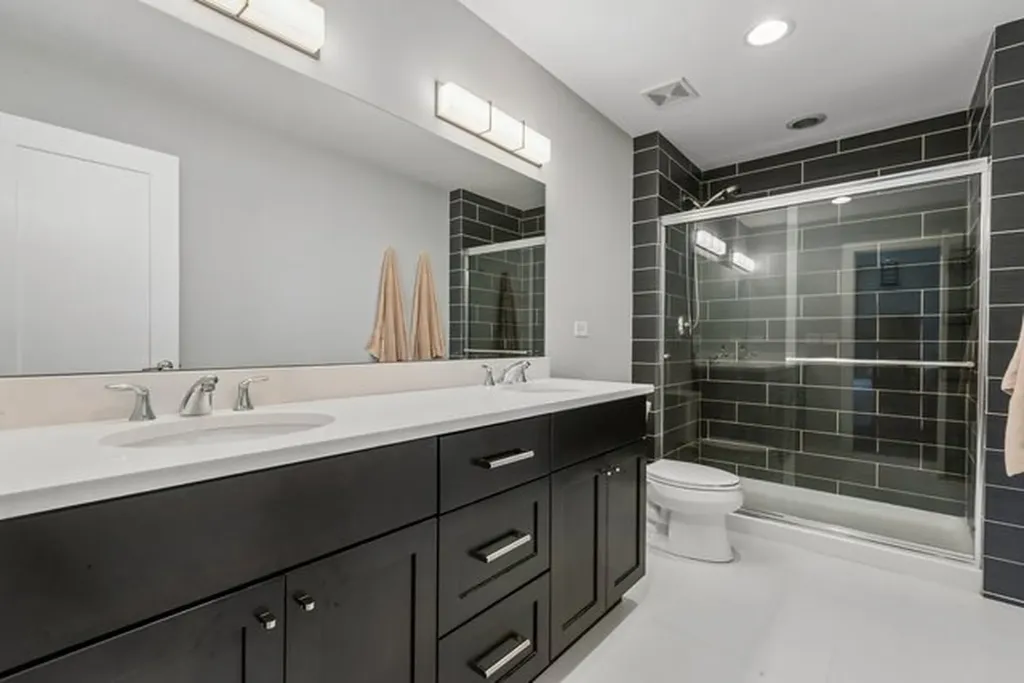 2813 South Grove Street Chicago IL 60608