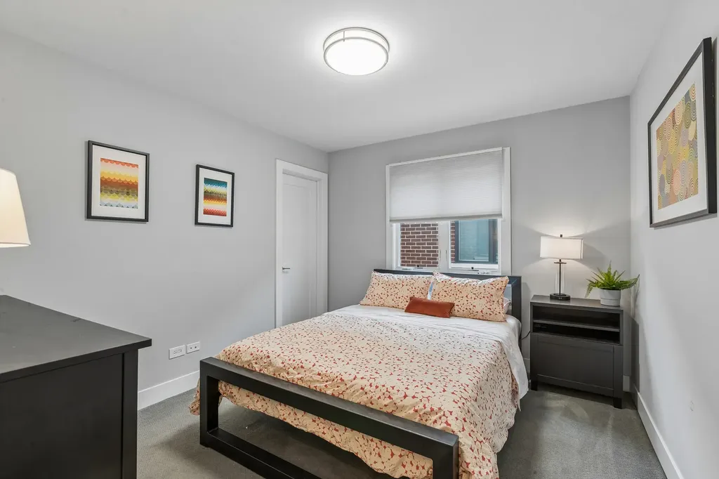 2813 South Grove Street Chicago IL 60608