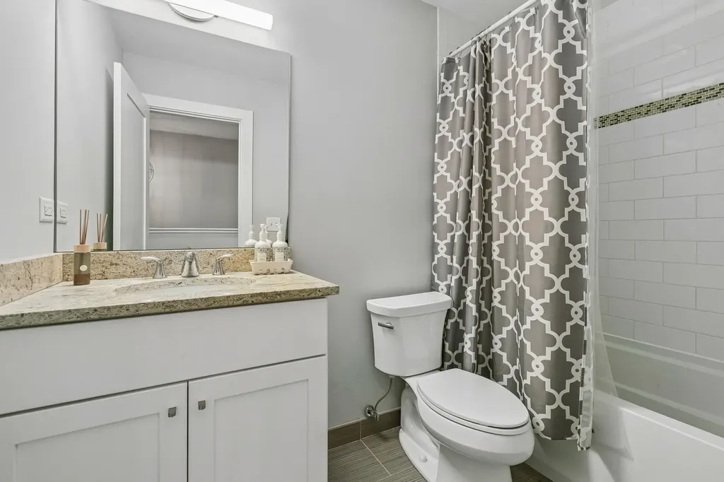 2813 South Grove Street Chicago IL 60608