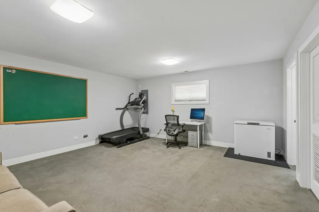 2813 South Grove Street Chicago IL 60608