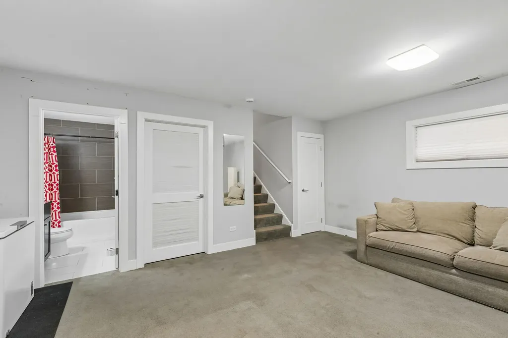 2813 South Grove Street Chicago IL 60608