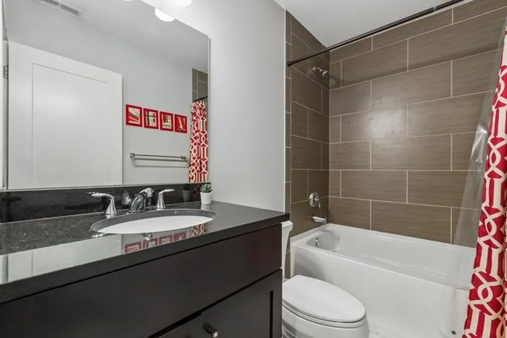 2813 South Grove Street Chicago IL 60608