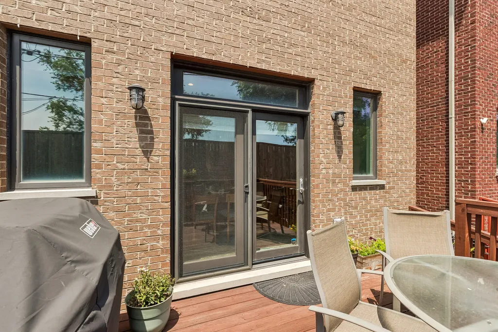 2813 South Grove Street Chicago IL 60608