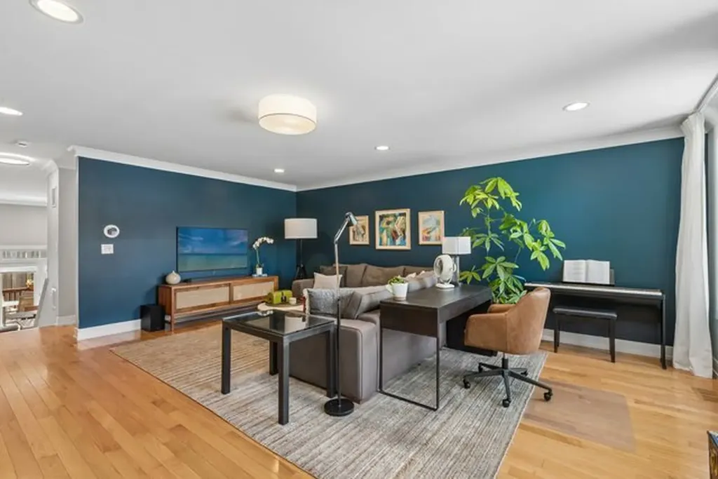 2813 South Grove Street Chicago IL 60608