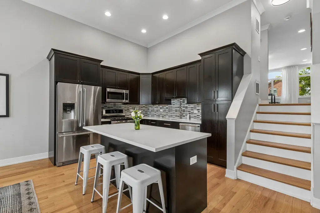 2813 South Grove Street Chicago IL 60608