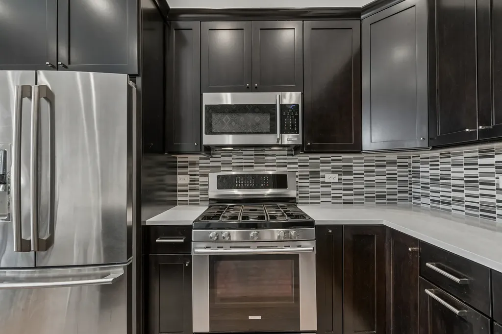 2813 South Grove Street Chicago IL 60608