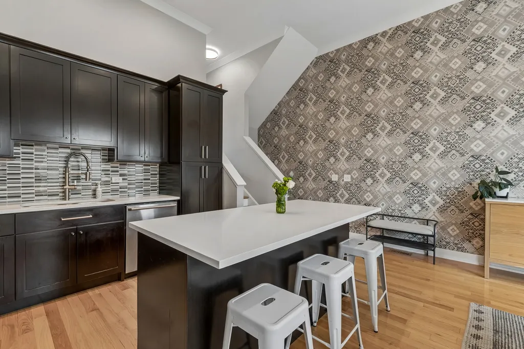 2813 South Grove Street Chicago IL 60608