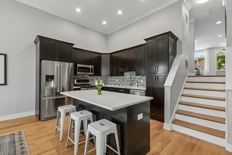 2813 South Grove Street Chicago IL 60608