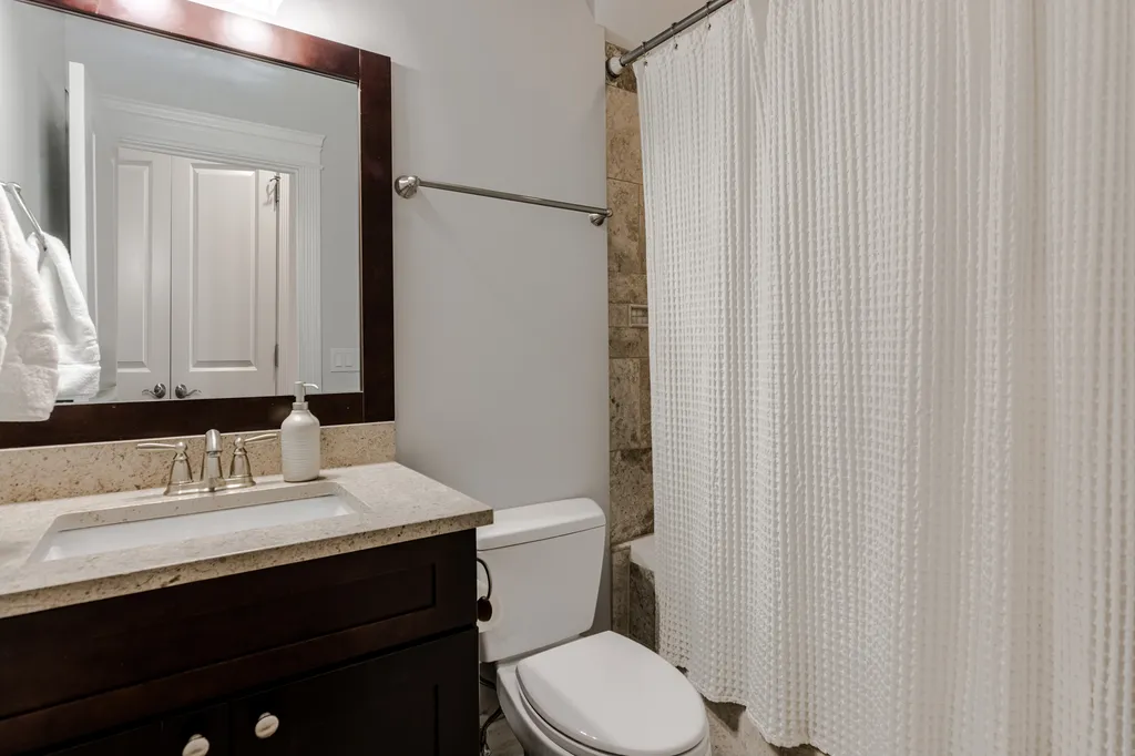 3315 North Seminary Avenue Chicago IL 60657