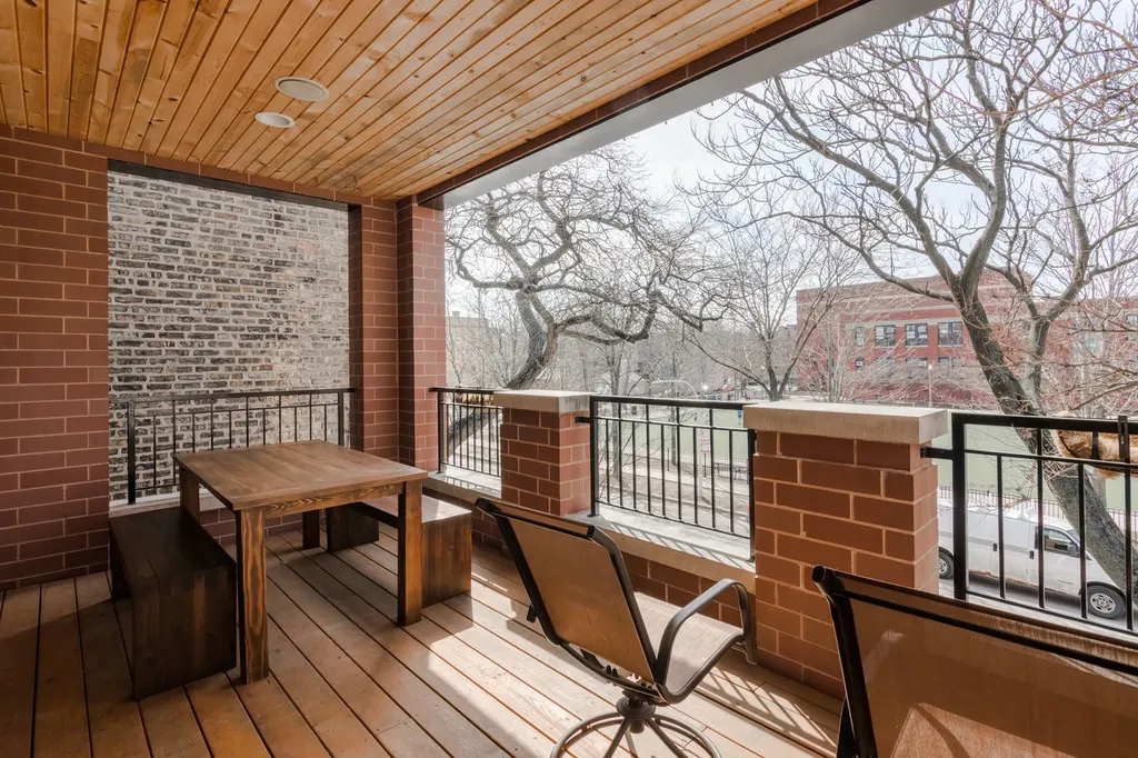 3315 North Seminary Avenue Chicago IL 60657