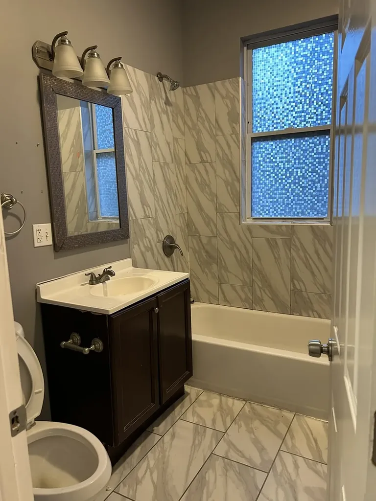 6018 South Eberhart Avenue Chicago IL 60637