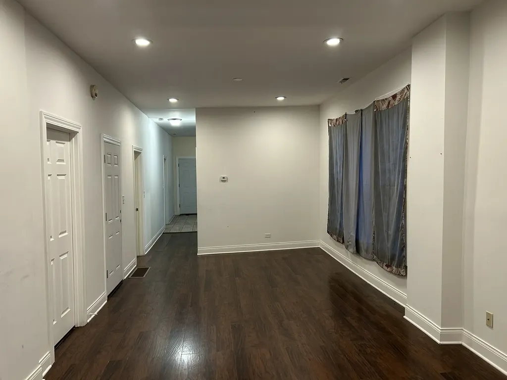 6018 South Eberhart Avenue Chicago IL 60637