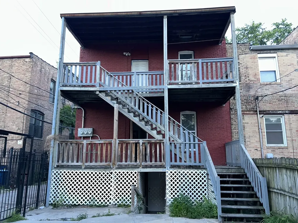 6018 South Eberhart Avenue Chicago IL 60637