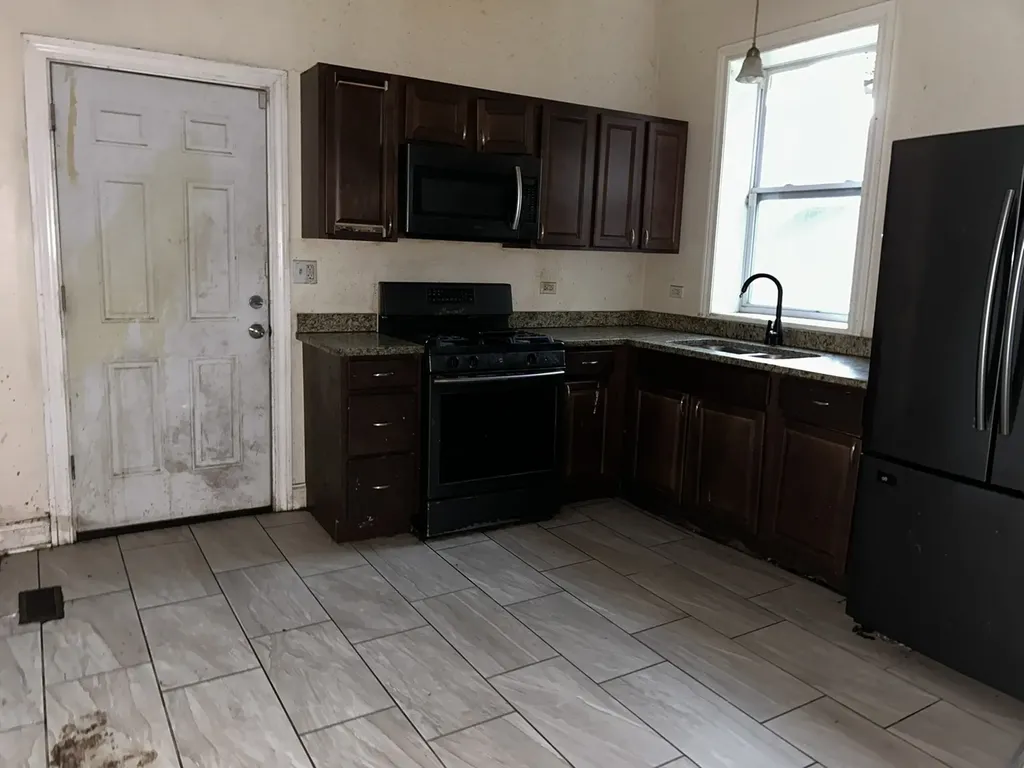 6018 South Eberhart Avenue Chicago IL 60637