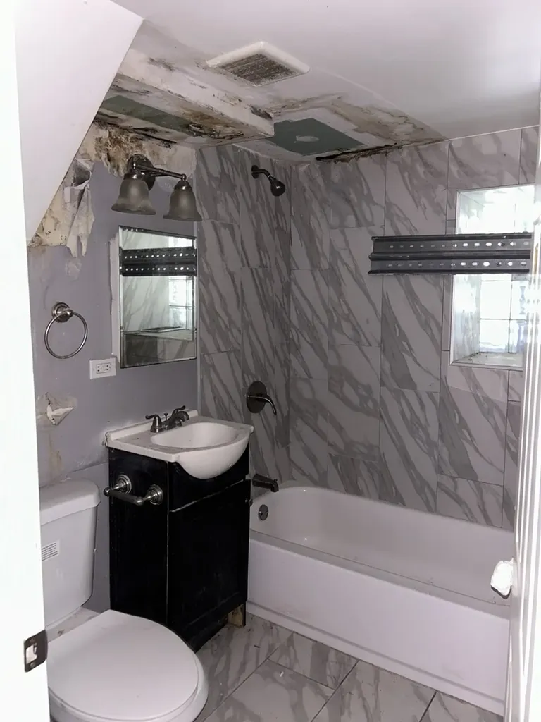 6018 South Eberhart Avenue Chicago IL 60637