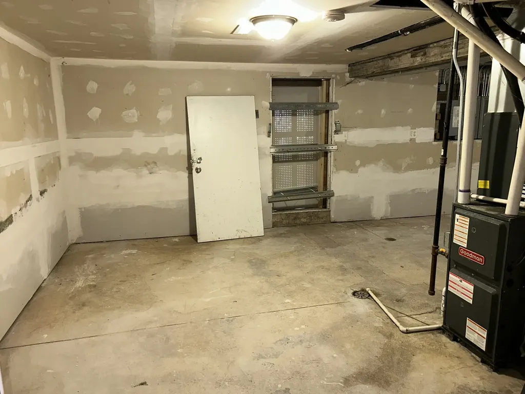 6018 South Eberhart Avenue Chicago IL 60637