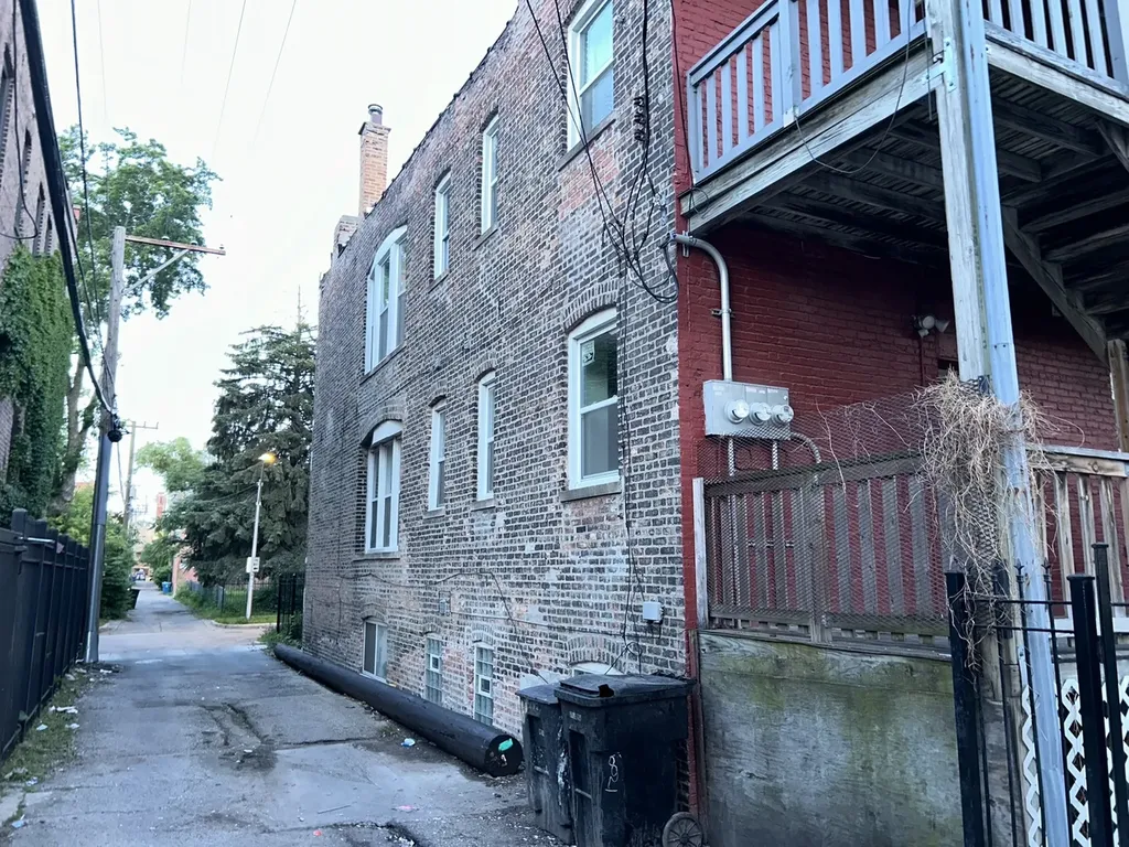 6018 South Eberhart Avenue Chicago IL 60637