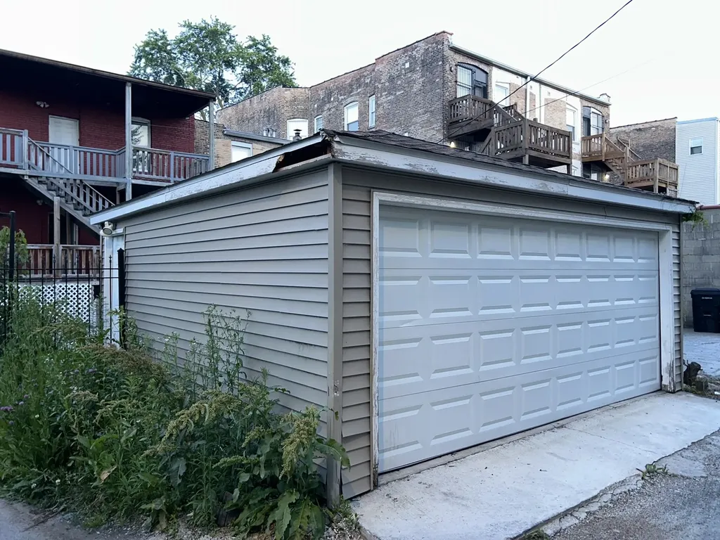 6018 South Eberhart Avenue Chicago IL 60637