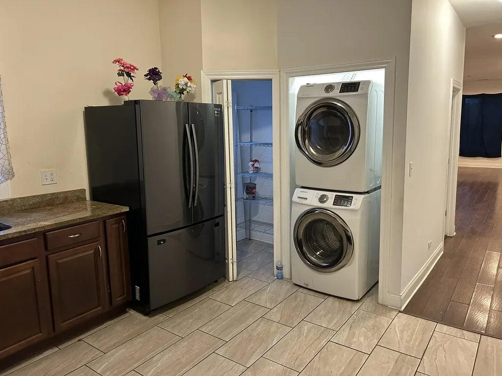6018 South Eberhart Avenue Chicago IL 60637