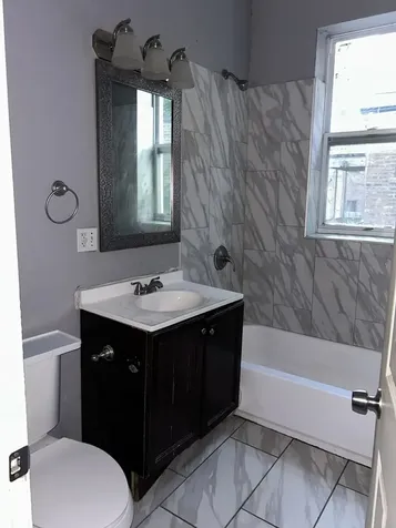 6018 South Eberhart Avenue Chicago IL 60637