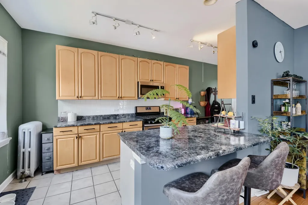 4419 North Whipple Street Chicago IL 60625