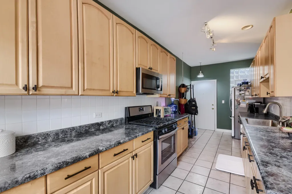 4419 North Whipple Street Chicago IL 60625