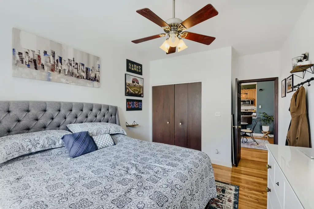 4419 North Whipple Street Chicago IL 60625