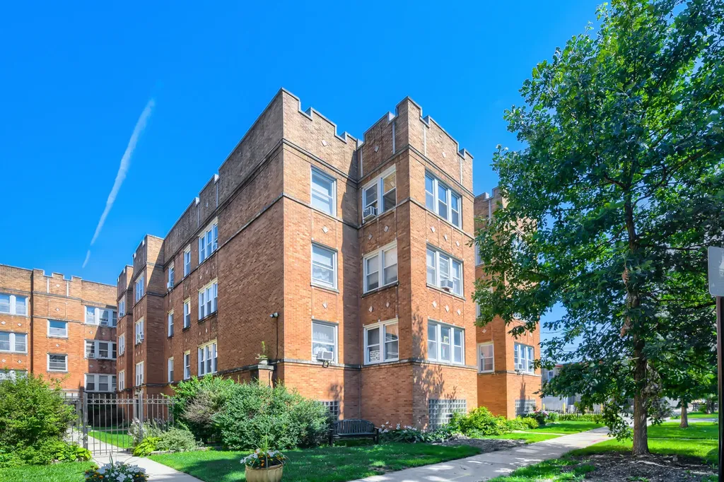 4419 North Whipple Street Chicago IL 60625