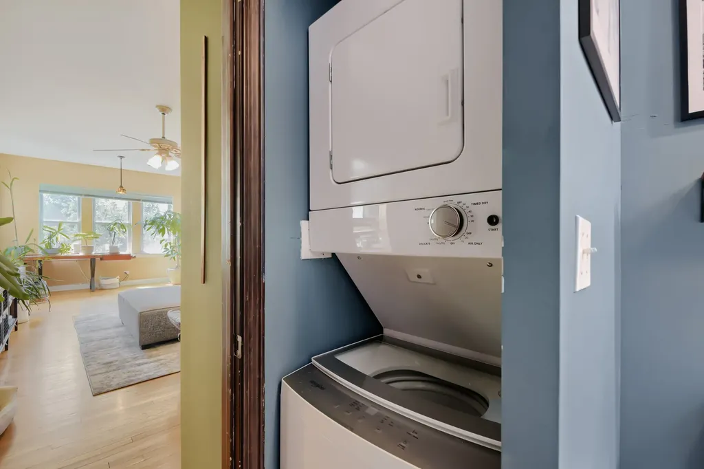 4419 North Whipple Street Chicago IL 60625