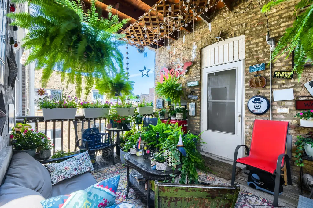 4419 North Whipple Street Chicago IL 60625