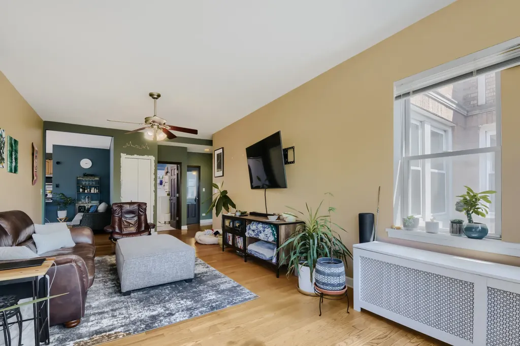 4419 North Whipple Street Chicago IL 60625