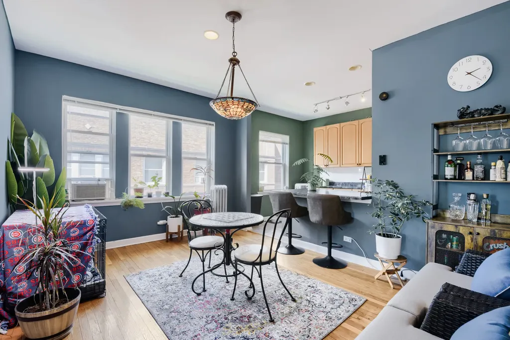 4419 North Whipple Street Chicago IL 60625