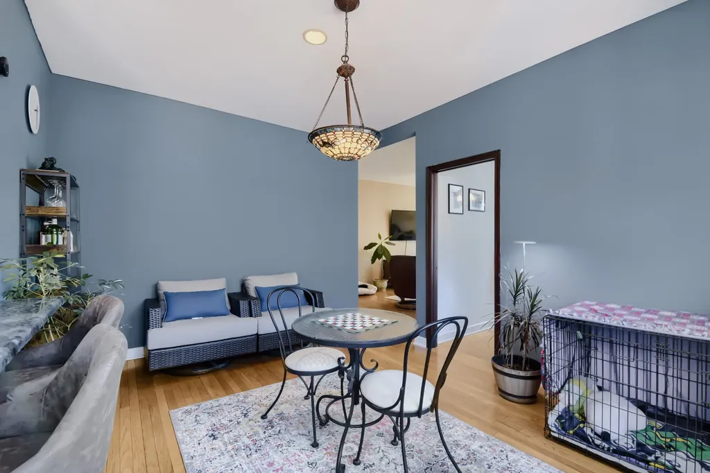 4419 North Whipple Street Chicago IL 60625