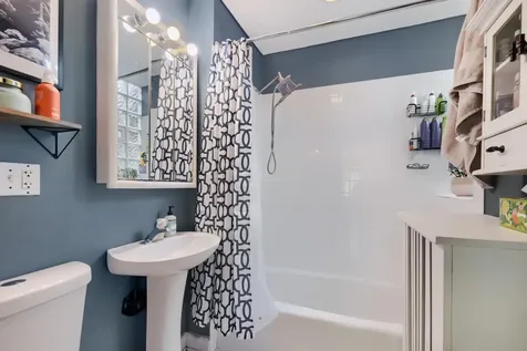 4419 North Whipple Street Chicago IL 60625
