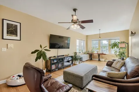 4419 North Whipple Street Chicago IL 60625