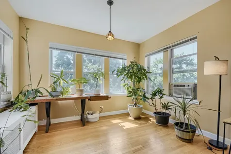 4419 North Whipple Street Chicago IL 60625