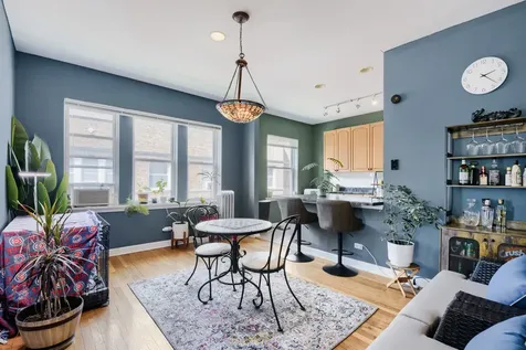 4419 North Whipple Street Chicago IL 60625