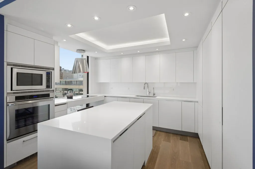 100 East Bellevue Place Chicago IL 60611