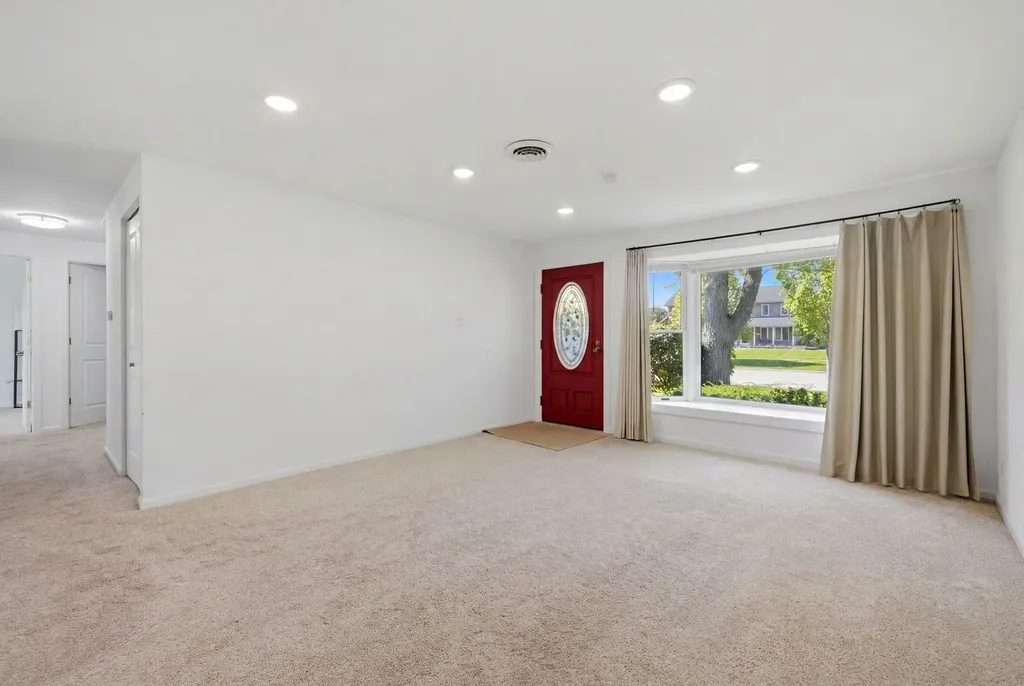 1624 West Weathersfield Way Schaumburg IL 60193