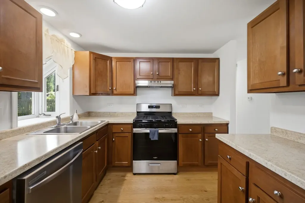 1624 West Weathersfield Way Schaumburg IL 60193