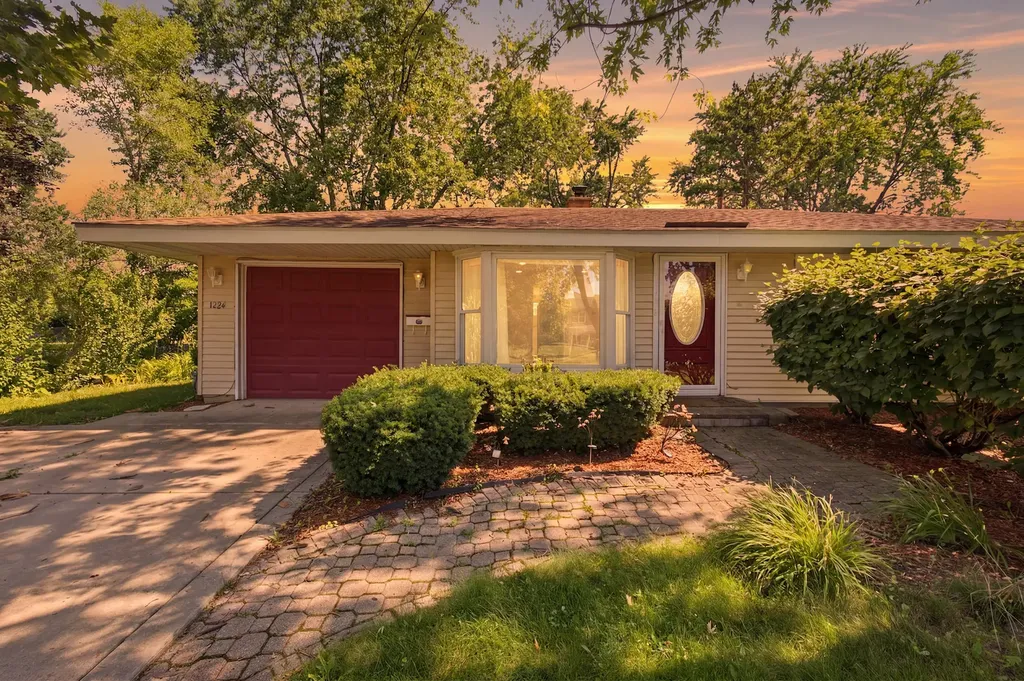 1624 West Weathersfield Way Schaumburg IL 60193