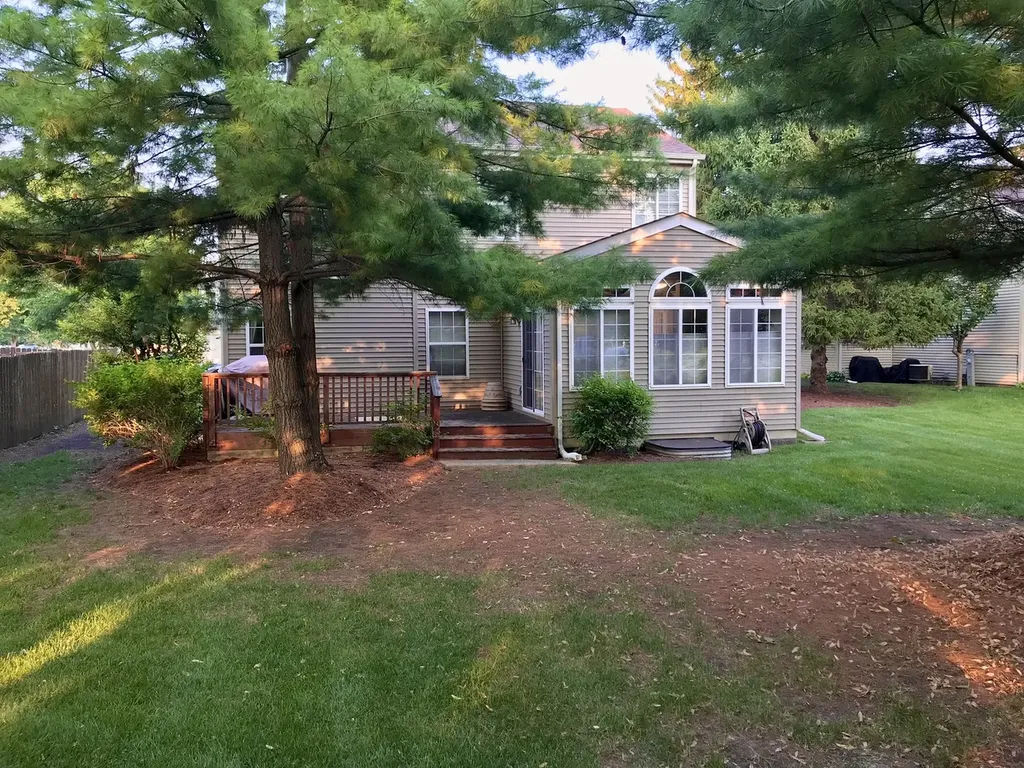 1802 Thornapple Way Aurora IL 60504