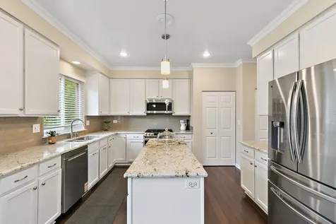 925 Cortney Drive Carpentersville IL 60110