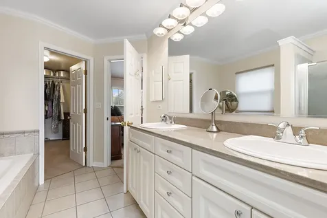 925 Cortney Drive Carpentersville IL 60110