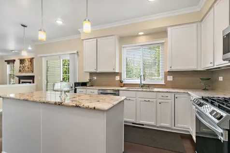 925 Cortney Drive Carpentersville IL 60110