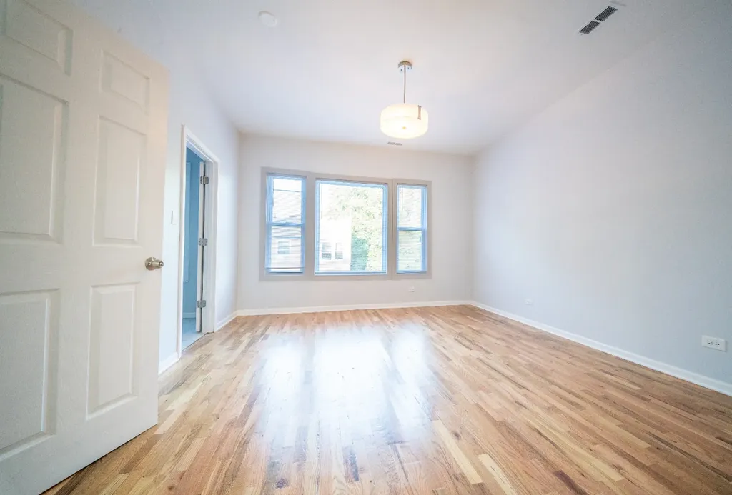 5256 South Carpenter Street Chicago IL 60609