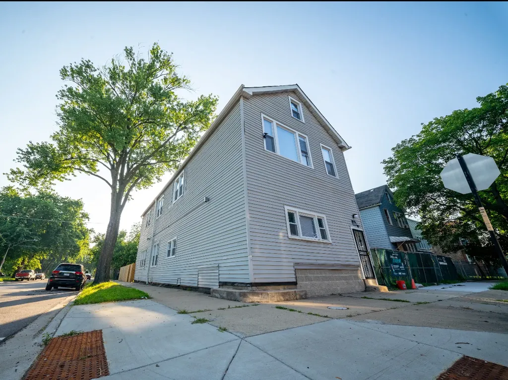 5256 South Carpenter Street Chicago IL 60609