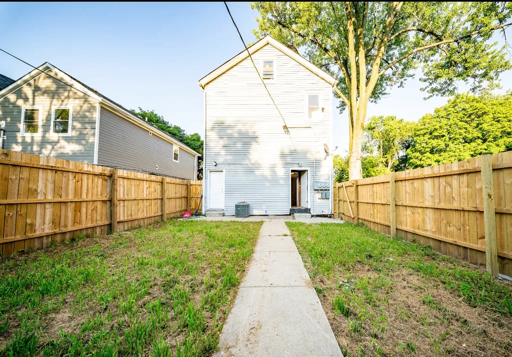 5256 South Carpenter Street Chicago IL 60609